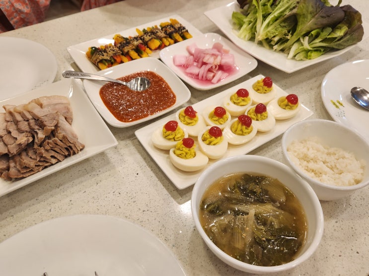 식단,보쌈,미역국,산후식,한식