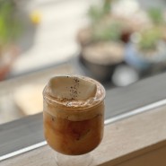 [진주카페] 진주 평거동 크림커피 맛집 편안한 분위기의 ‘카페 윤설’