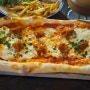 매일매일 수작업으로 제작하는 모짜렐라 치즈로 유명한 Scaddabush Italian Kitchen & Bar (Vaughan)