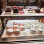 선릉역 넓은 카페 맛있는 도넛이 가득한 던킨 선릉역점