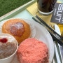 [카페] 남양주대형카페 '디스플레인' 숲뷰와 테슬라슈퍼차저 그리고 도넛