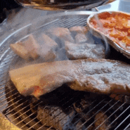 보라매역고깃집 육즙이 살아있는 숯불화로구이 고기 맛집 식껍