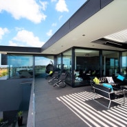 어둡지만 경쾌한 느낌의 호주 레지던스형 주택 인테리어,건축-Wandana Residence