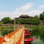 영산홍과 철쭉이 화려한 영남루 앞 삼문동 남천강변은 축제 준비중