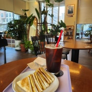 [광교] 퍼스트크랙: 토스트가 맛있는 광교중앙역 근처 조용한 카페