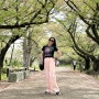 4월 일본여행룩 23도옷차림 스트릿패션 라라폭스 반팔 크롭티 & 핑크카고바지코디!