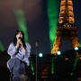 [콘서트 관객 호응] 파리 에펠탑 기슭(마르스 광장)에 자리한 관객들의 떼창 by 빌리 아일리시