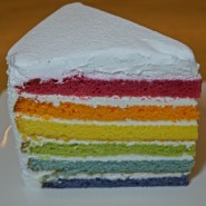 무지개 색이 이쁜 케이크