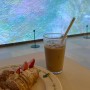 용인 대형 베이커리카페 | 데일리아트스토리 | 미술관에서 커피 마시는 기분!