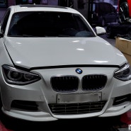 BMW 118D - 페트로나스 5W-40 엔진오일 . 안개등 전구 . 에보3 타이어 . 브레이크액 교환 작업 (인치업매니아안산점)