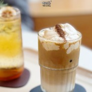 삼각동 카페 아늑한 분위기 커피 맛집 카페기본