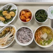 잡곡밥, 이북식닭곰탕, 우거지등뼈찜, 레몬크림새우, 방풍나물무침, 김치