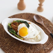 돼지고기 다짐육 요리 팟카파오무쌉 태국식 시금치요리