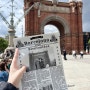 스페인 바르셀로나 개선문 포토존 유럽 신문 즉석 인화 사진