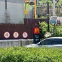 드라이브스루가 있는 맥도날드 : 밀크쉐이크, 쉬림프 스낵랩