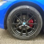 BMW F30 320D 하이그로시 블랙 / 유광 검정 휠도색 & 레드 캘리퍼 도색