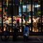 지역 공동체 식당을 찾는 중국의 청장년들