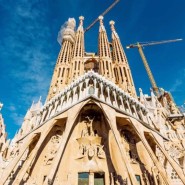 안토니 가우디의 사그라다 파밀리아 대성당 2026년 준공 예정. sagrada familia by antoni gaudí to be completed 2026