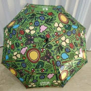 초록우산에 칼라 인쇄하여 아티스트 우산 맞춤 제작