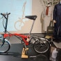 최초의 접이식 자전거와 패션 성수동 브롬톤 런던 팝업스토어
