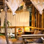 홍대 베이커리 카페, 방갈로가 있는 대형 카페 코코넛박스