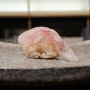 일본 음식 퀴즈 #1 - 이 스시 네타 생선 이름은?