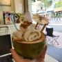 나트랑 카페 브이프룻, 코코리 (코코넛 아이스크림, 아보카도 스무디)