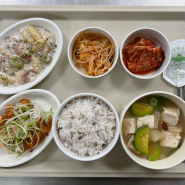잡곡밥, 청국장찌개, 포항식닭보쌈, 감자크림뇨끼, 매콤콩나물무침, 김치