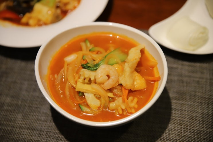 분위기 내기 좋은 중식코스요리 칸웨이 명지점 명지 룸 식당