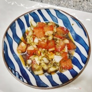 토스트에 토마토 양파 샐러드 마리네이드 만들기 간장 올리브 소스