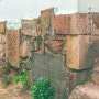 부산 아미동 비석마을, 무덤 위에 세워진 근현대사