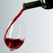와인잔에 와인을 조금만 따르는 이유