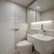 22평형 인테리어_송파구 장지동 송파더센트레아파트 욕실 리모델링_깔끔하고 실용적인 디자인의 양변기와 세면대의 조합