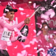 [자전거 소식] 2024 지로 디 이탈리아 스테이즈 1 소식, Jhonatan Narvaez가 Giro d'Italia 첫번째 스테이지에서 우승, 첫 Maglia Rosa를 차지.