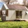 박공지붕 가정용태양광 건축 외장재 디자인 독특한 5평 이동식 모듈주택 원목인테리어