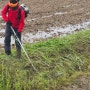 논둑 풀베기 무농약 백진주쌀 생산을 위한 논준비