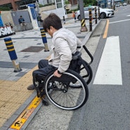 횡단보도 경사석, 휠체어 이용 장애인에겐 벽