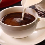 커피에 우유 넣어 마시면 항염증 효과 크게 증가