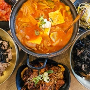 홍대 한식 김치찌개 맛집 밥장인 홍대점 콜키지 무료