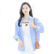 청량미 넘치는 김지원 공항패션 스트라이프 블루 셔츠 셀린느 가방은?