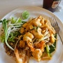 방콕 먹부림 :: 카페인데요, 밥도 맛있습니다. 아속역 맛집 '도이소이12'