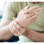 손가락관절염 퇴행성 vs 류마티스 관절염 증상 차이