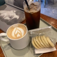 [썸띵에스프레소 Something Espresso] 방이역 카페 | 원두 향기와 커피 맛이 좋은 동네 카페추천