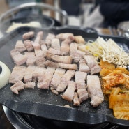 수원 매탄동 삼겹살 맛집 와촌식육식당 마늘듬뿍 칼칼한 돼지찌개 추천
