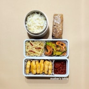 남편도시락 703 / 기장쌀밥 / 도라지나물 / 미나리오징어초무침 / 치킨너겟 / 약식 / 도시락스케치
