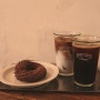 [서울 성수동 카페] 커피 한 잔에 츄로넛(츄러스+도넛) 한 입을, 클래식 해례커피