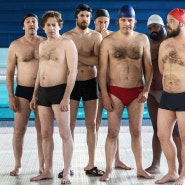 의지만 있다면 동그라미도 네모틀에 들어갈 수 있어, 수영장으로 간 남자들(Le Grand Bain, 2019)