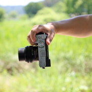 소니 A7C2 가벼운 원핸드 컴팩트 풀프레임 카메라 추천