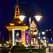 캄보디아 4박 5일 여행 7 - 캄보디아의 수도, 프놈펜 시티 구경(프놈펜 왕궁, 노로돔 시아누크 동상, 프놈펜 독립기념탑)