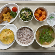 잡곡밥, 모듬어묵국, 등갈비바베큐폭찹, 고구마그라탕, 참나물들깨무침, 김치
